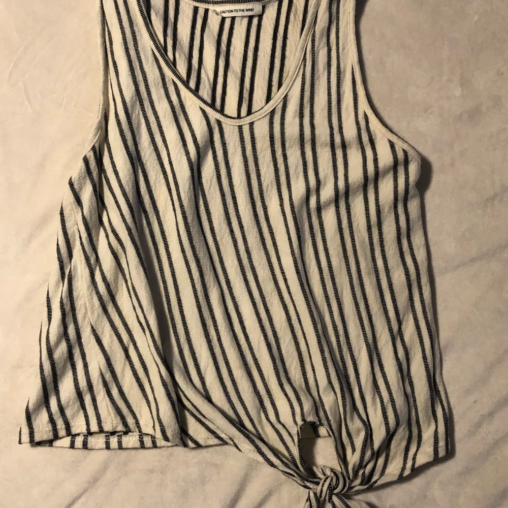 Cropped tank top w/ knotted tie.